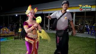 senyum bahagia