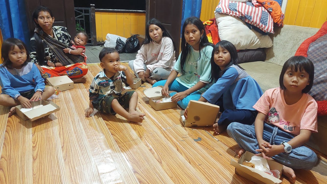 BERSAMA IBU SAGAM & ANAK-ANAK, MAKAN MALAM DI RUMAH OREN