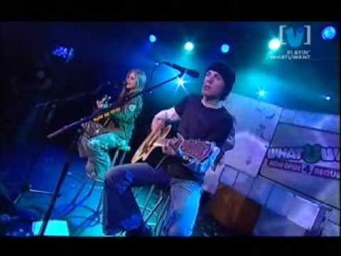 Avril Lavigne (+) Take Me Away (Live Acoustic)