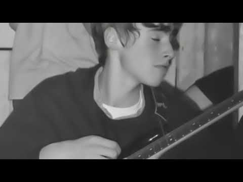 مره احبك مره اريدك مره امشي ما افيدك