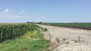 中欧货运火车，一帶一路從浙江義烏至歐洲倫敦的陸運火車，共計有278節車廂，用了10個車頭（前5個,中3個,後2個）場面岂止是壯觀！应该是震撼！  👍 👍 👍