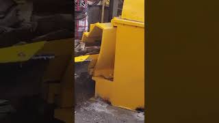 66 fulghum chipper. 1st run.  clean-up slabs