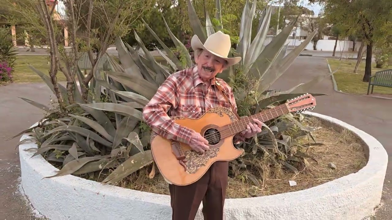 PONCHO VILLAGOMEZ y Sus Coyotes del Rio Bravo - EL RANCHERO CRUDO (Video Oficial)