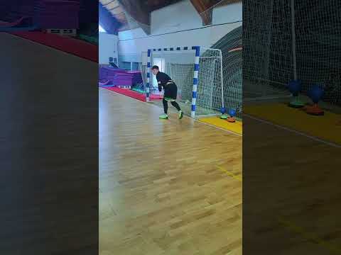 #goalkeepertraining #football #минифутбол #futsal #goalkeeperschool #goalkeeperacademy #sports