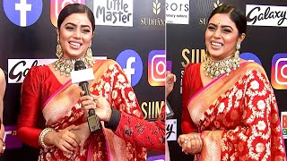 Actress Poorna looks very confident & ravishing in red saree on the red carpet of South Movie Awards screenshot 2