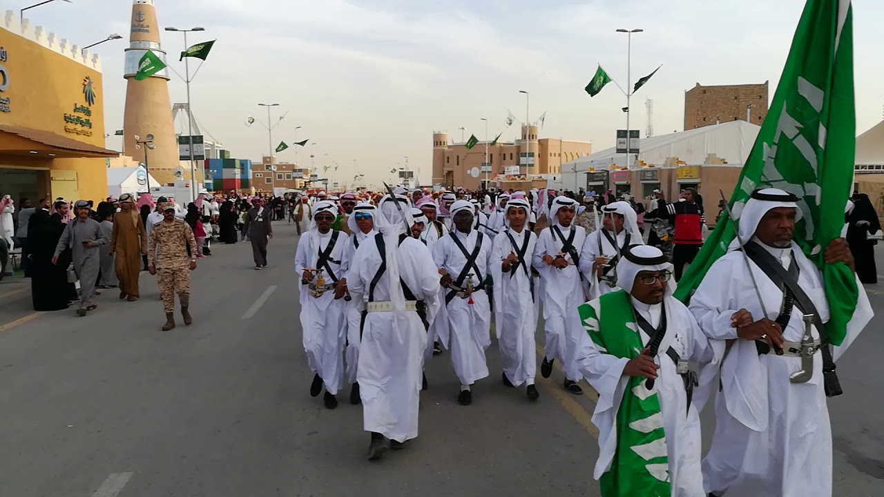 بداية نزول الفرق الشعبية في اول ايام العوائل الجنادرية لعام 1439