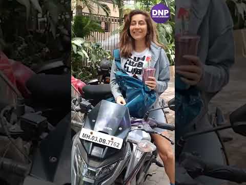 Anusha Dandekar gives a funny pose || DNP ENTERTAINMENT