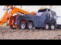 RC ADVENTURES - SCANiA R560 Wrecker 8x8 towing a KiNG HAULER Semi-trailer Truck