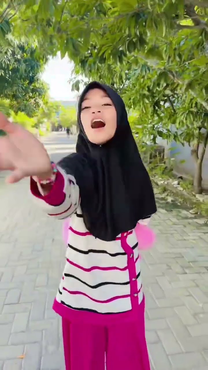 AAAA OOOO BANTAL LABUBU