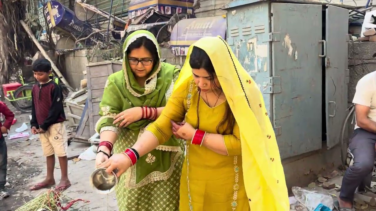 Holika pooja aaj gye apne yha ke sare mandir mai dekh lo aap sub bhi meri sasural 🙏🏻