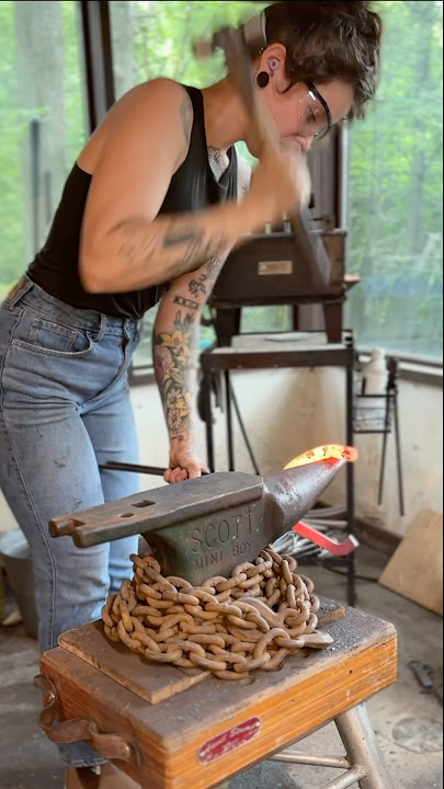 Forge welded bar shoes💅 #Blacksmith#forge#farrier#horseshoe#horse#forging#smallbusiness#satisfying