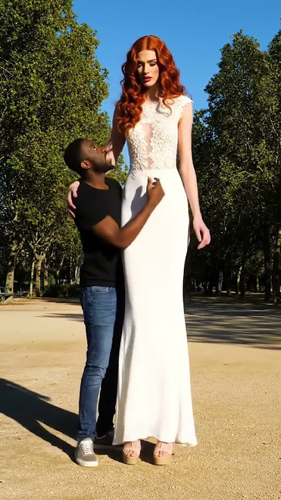 She Kept Growing During the Photoshoot! 📸 | Giantess Growth | Height Difference Couple | MMD