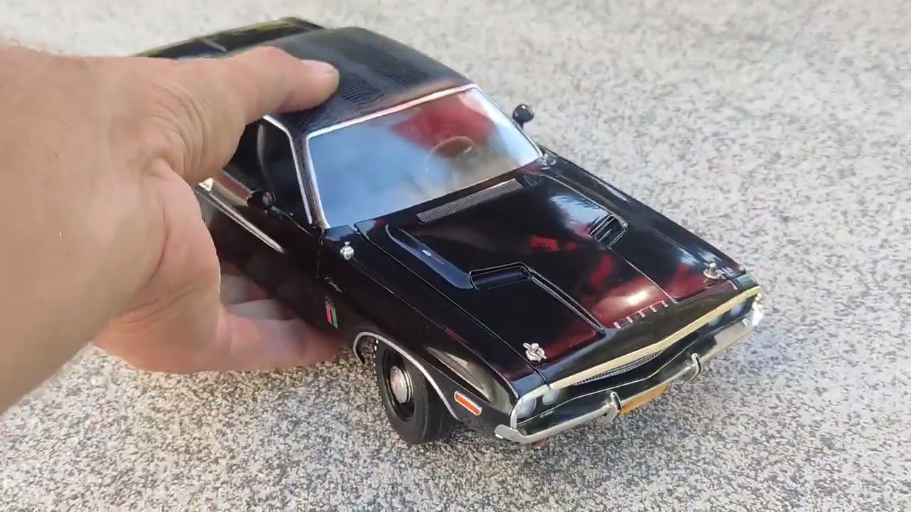 DODGE CHALLENGER R/T 426 HEMI engine The Black Ghost 1:18 greenlight unboxing#diecast#model