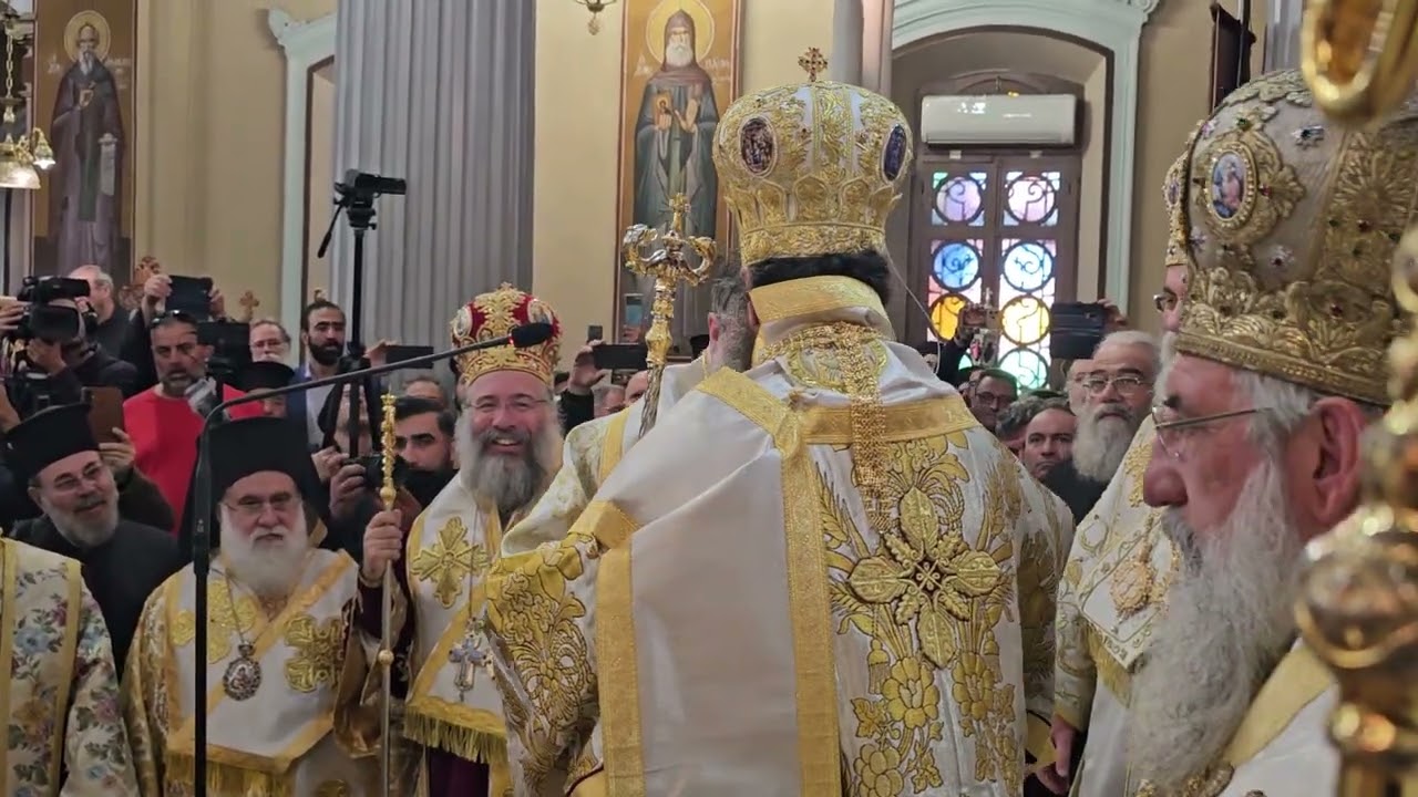 Το ντύσιμο με τα ιερά άμφια και τα άξιος που έκαναν να συστει ο Άγιος Μηνάς 