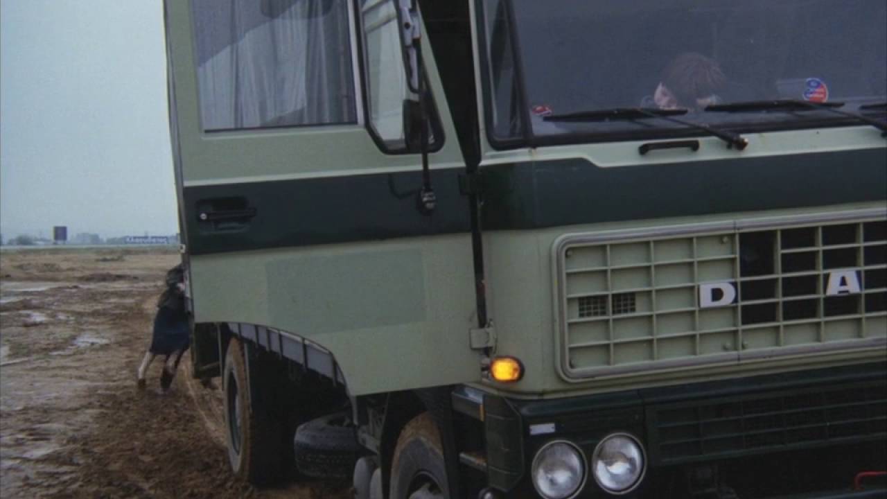 Aestheticization of violence 暴力美學- "Landscape in the mist"