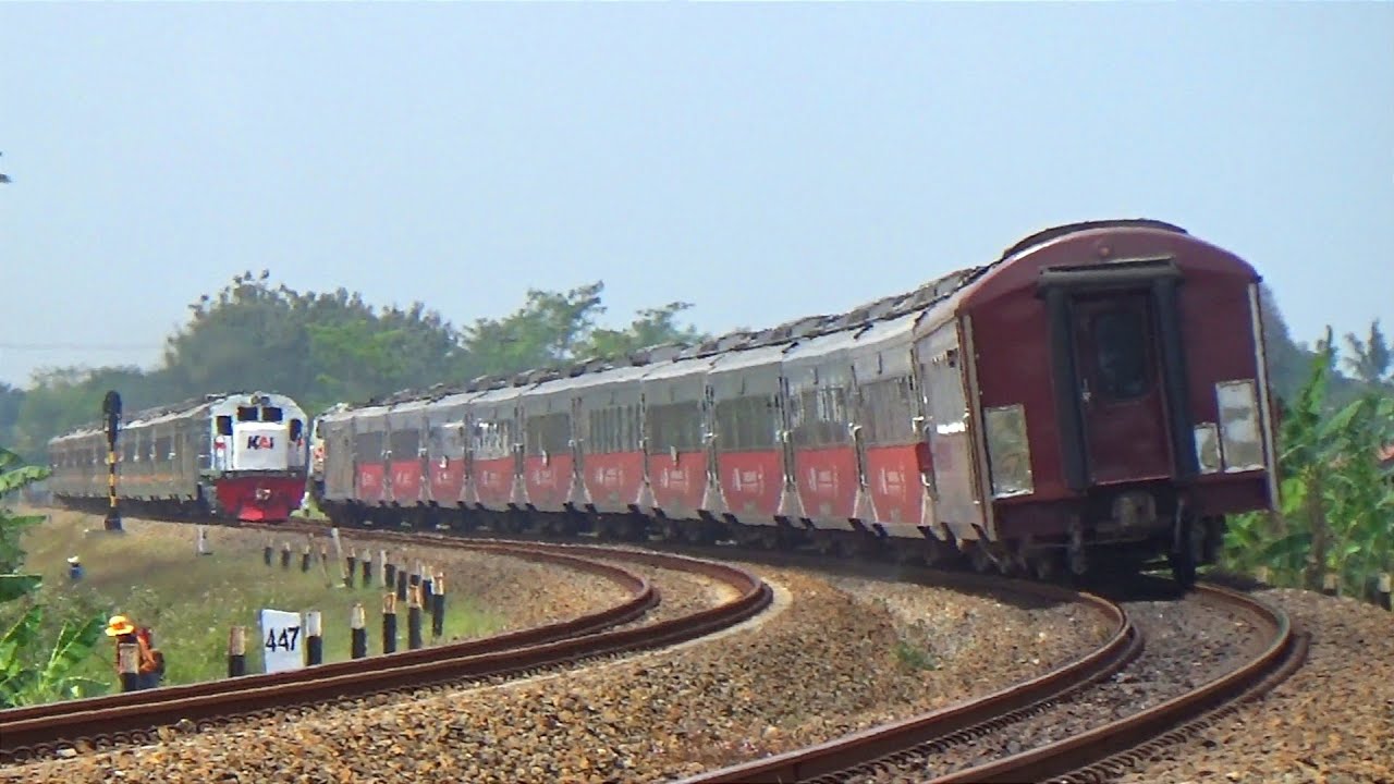 10 MOMEN KERETA API SANGAT NGEBUT SALING BERPAPASAN EDISI HUT KE-78 REPUBLIK INDONESIA 🇲🇨