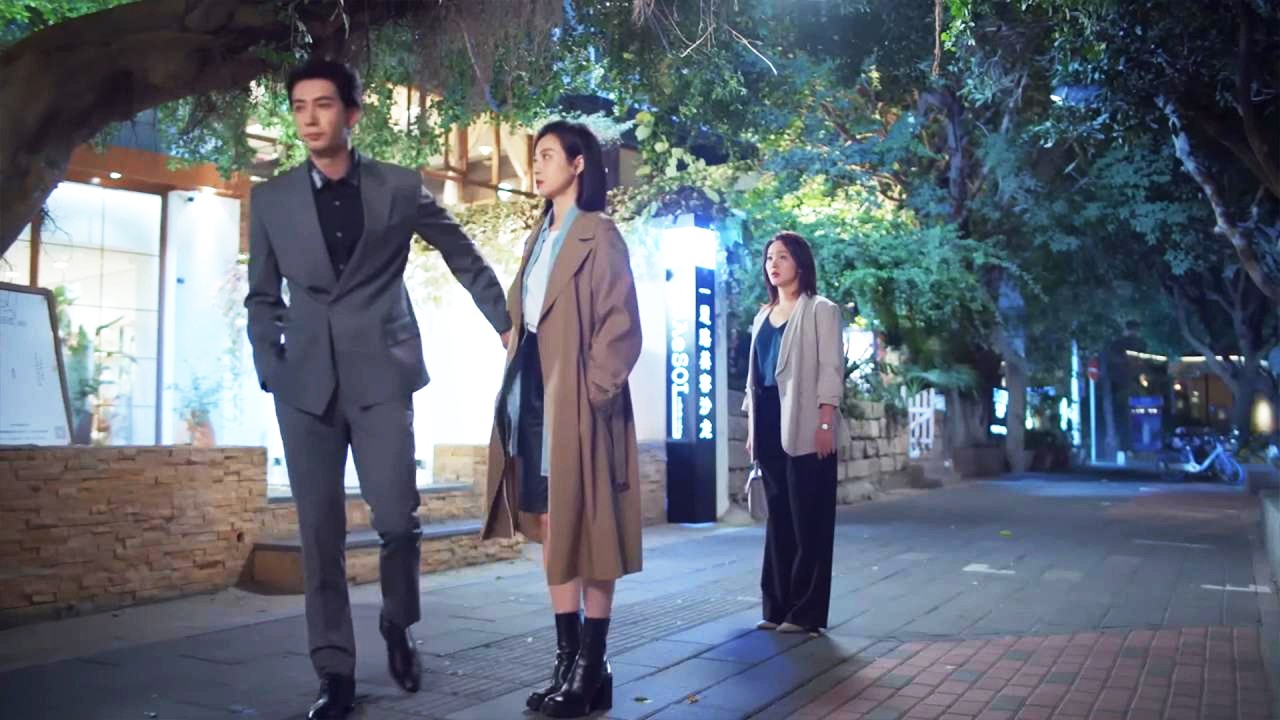 拒絕所有白富美的億萬總裁，在同學會上毫不猶豫牽手不起眼的灰姑娘，震驚眾人！💕Chinese Television Dramas