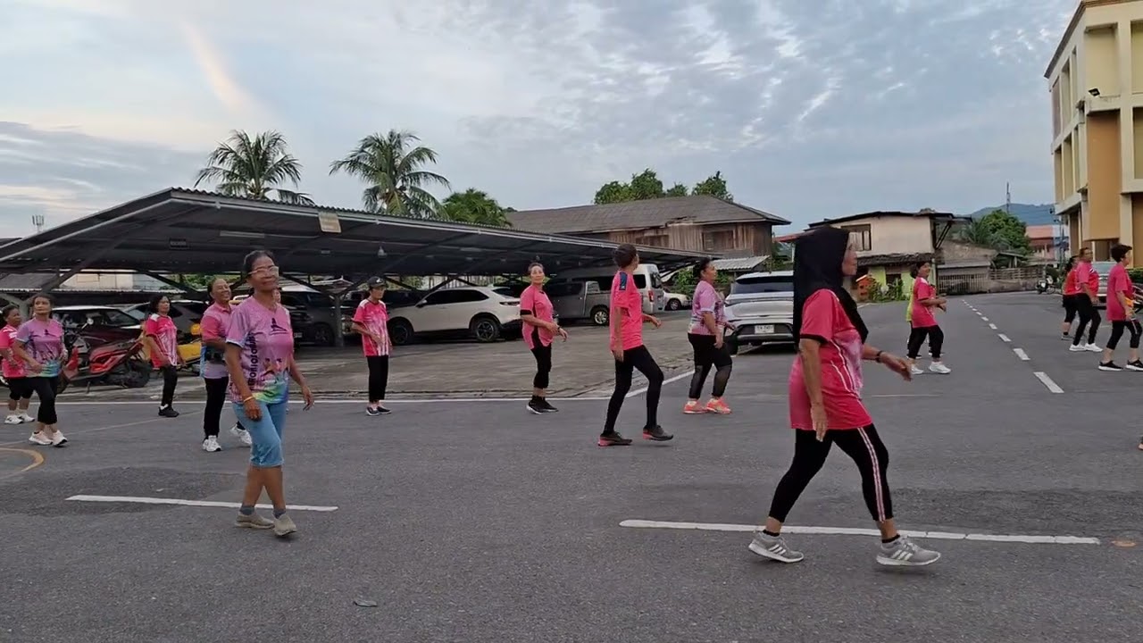 จีนภูเขามีกระโดด ชมรมแอโรบิคผสม ทม.สตูล