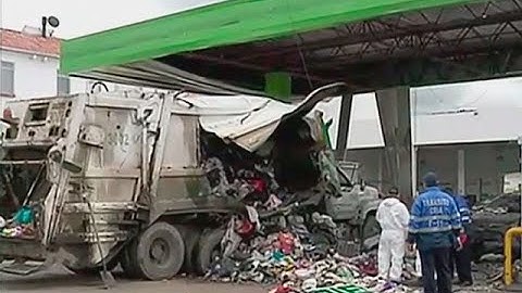 Impresionante video del momento en que estalla camión de basura en Chía | Noticias Caracol