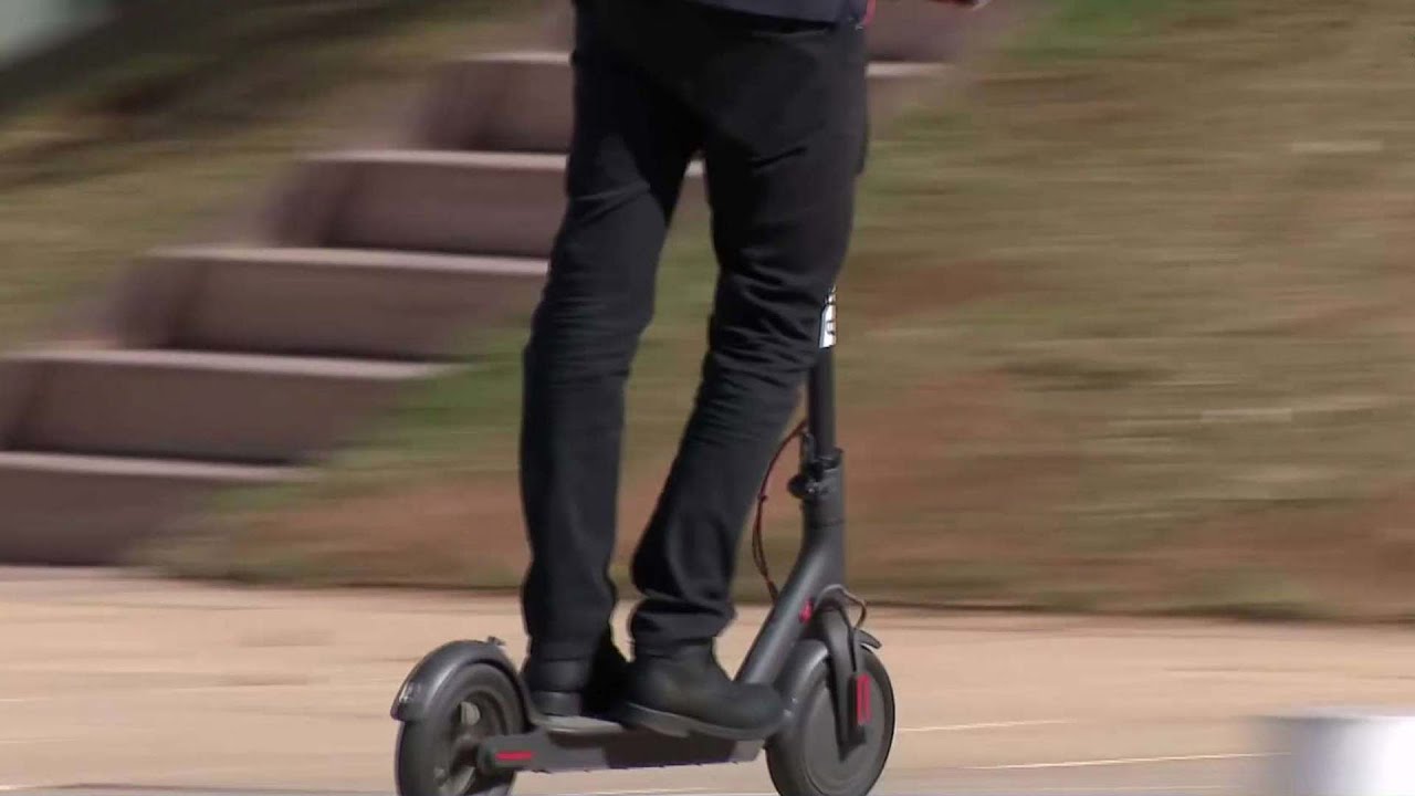 קסדות, איסור חנייה ולוחיות רישוי: בת"א יקשיחו תנאים להשכרת קורקינטים חשמליים