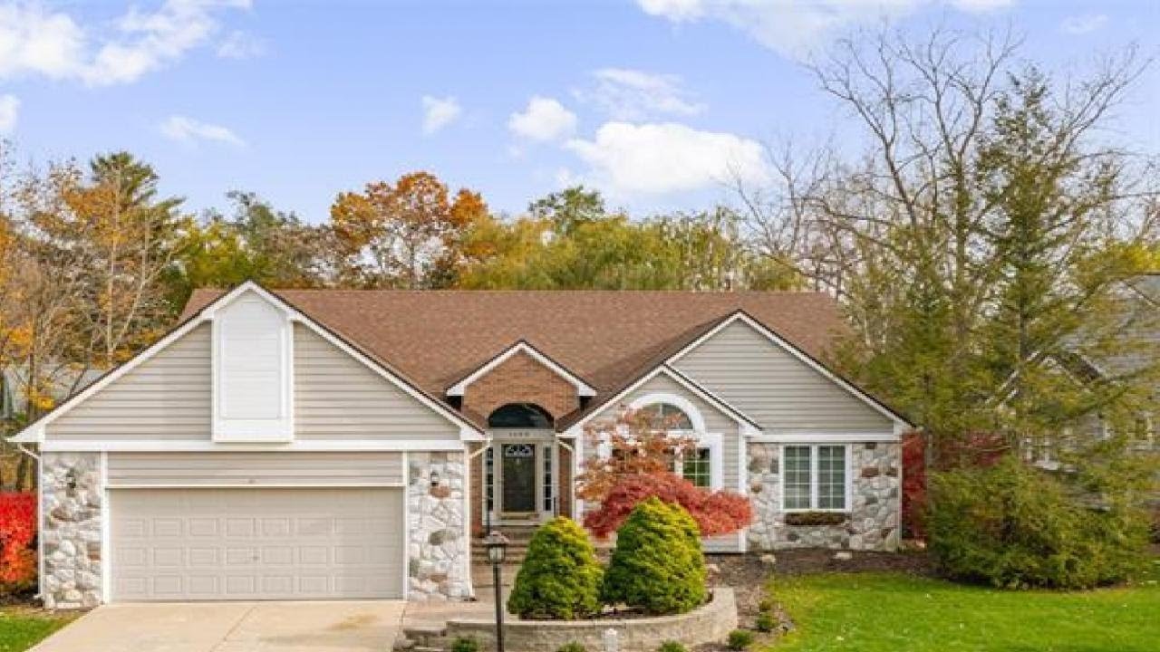 3099 FAIRGROVE TERRACE, Rochester Hills, MI Presented by Emerald