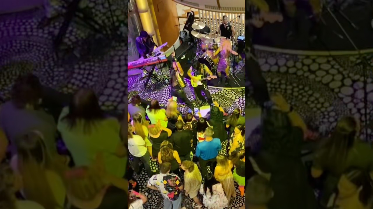 Carnival Cruise 🚢 Forever 80’s …🕺🏽💃🪩🤘Brisbane Queensland Australia 🇦🇺 #carnival cruise