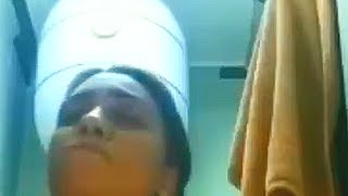 بتضرب سبعه ونص في الحمام وجوزها حس بيها وقاعد ينده عليها 😱