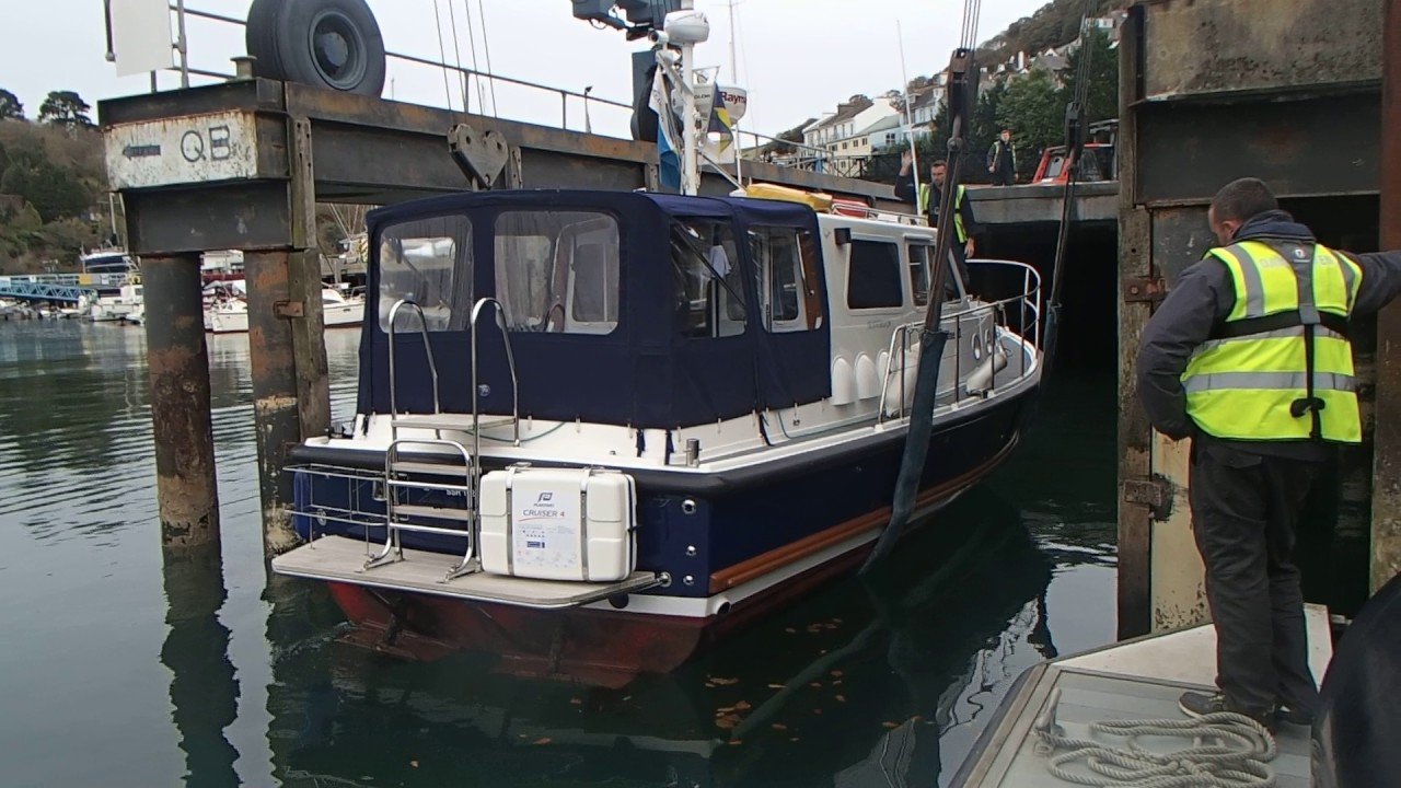 Lifting a Seaward 29 in Darthaven Marina.