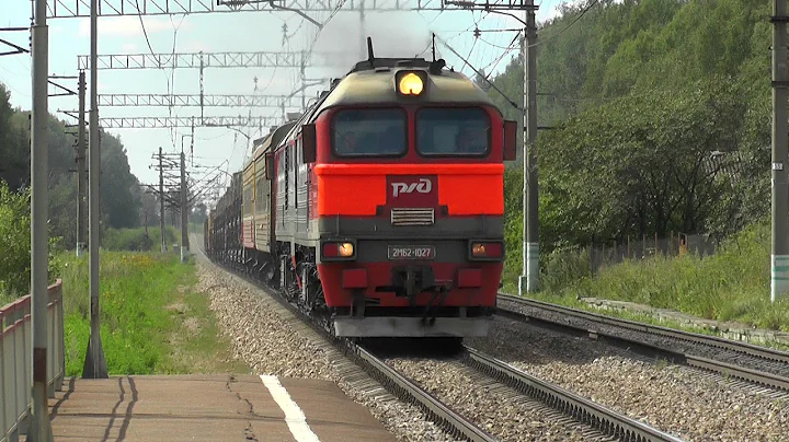 Тепловоз 2М62-1027 с хозяйственным поездом