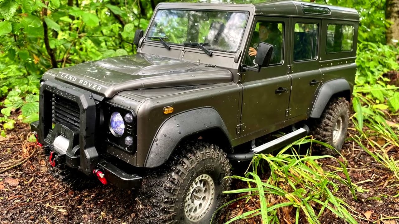 FM Electrics Land Rover Defender 1/8 - After Rain Trailing