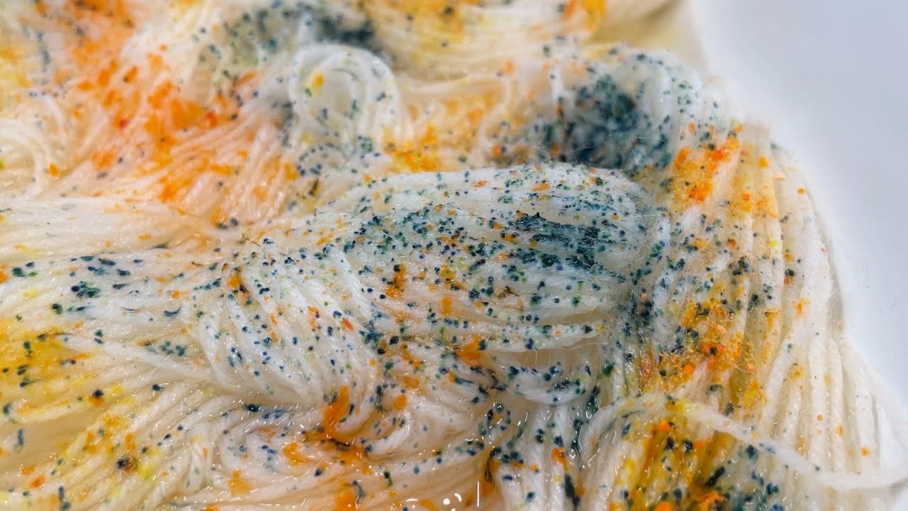 Ich nehme euch mit beim Wolle Färben