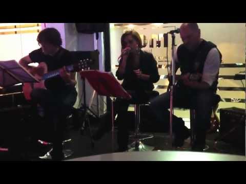 valentina-musinu-"trio-acoustic-"live-(a-million-miles-away)