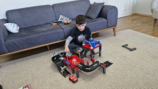 Yeni oyuncak aldık. Kutu açılımı yaptık. İçinden ambulans uçak kamyon çekici Şimşek McQueen çıktı