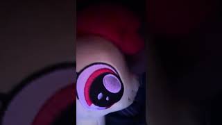 Cuddling and snuggling with applebloom