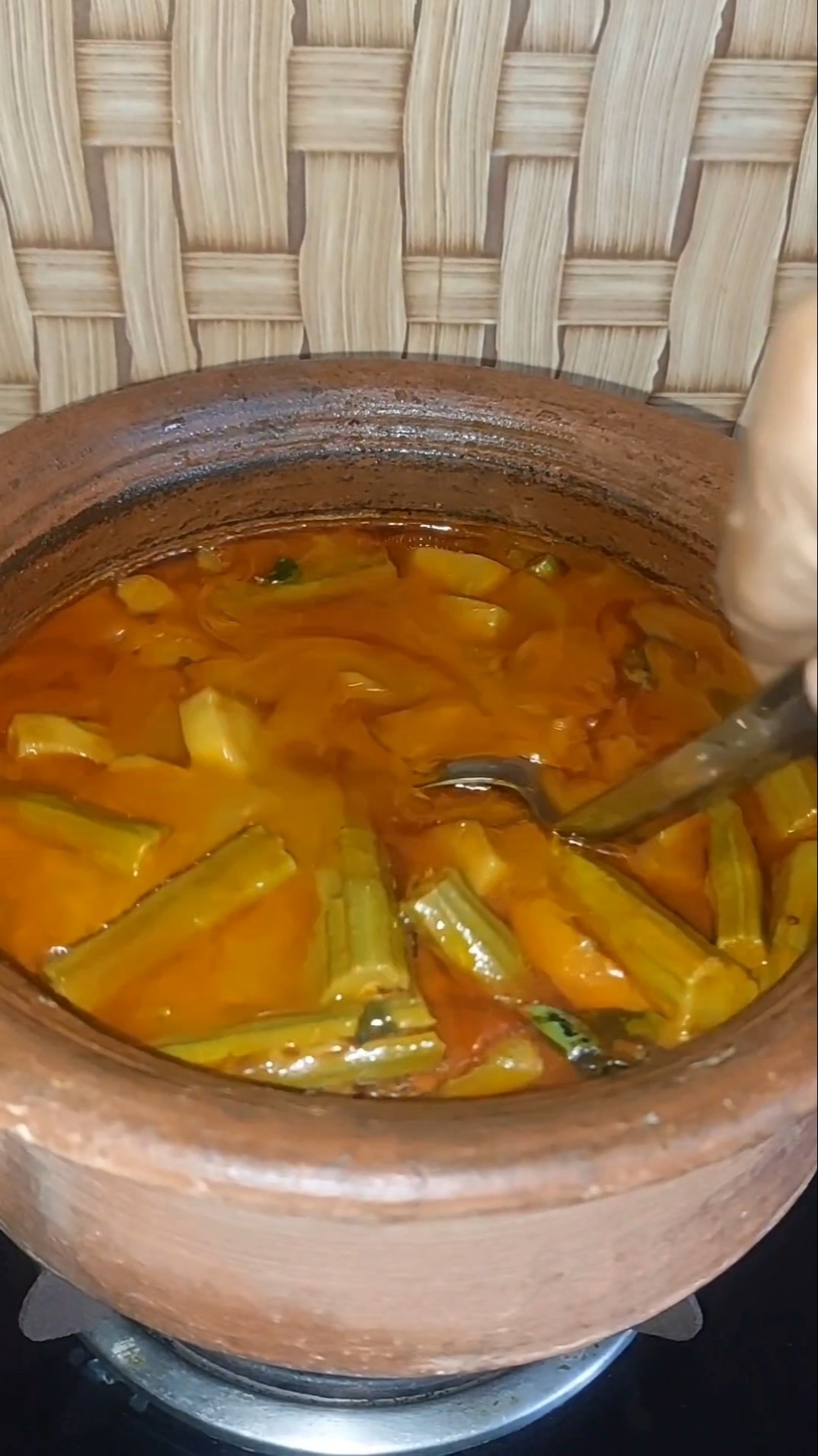 மொச்சை பயறு குழம்பு / legumes broth - ShareChat