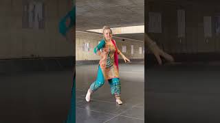 This is an ai video 📈💯. #ai #viralvideo #editor #girldance #klingai