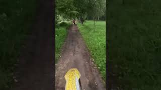 Вот так вот бывает, когда скользко😅 #enduromotorcycle #dirtbiketricks #brzx5m