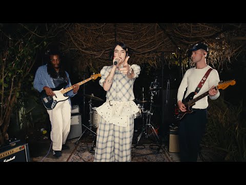 BENEE - Supalonely - Live