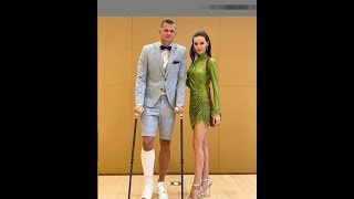 Дмитрий Тарасов с женой на свадьбе певца T-killah )) Дмитрий Тарасов с женой на свадьбе певца T-killah ))