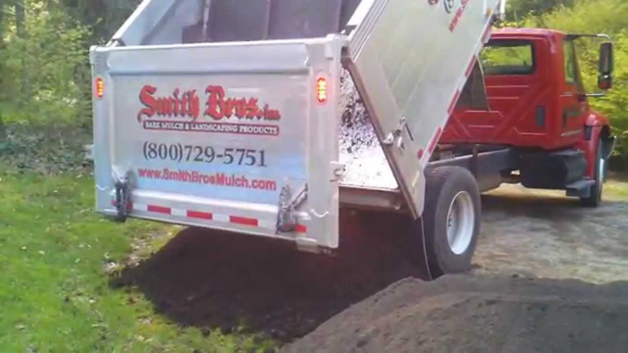 What does 20 cubic yards of dirt look like?