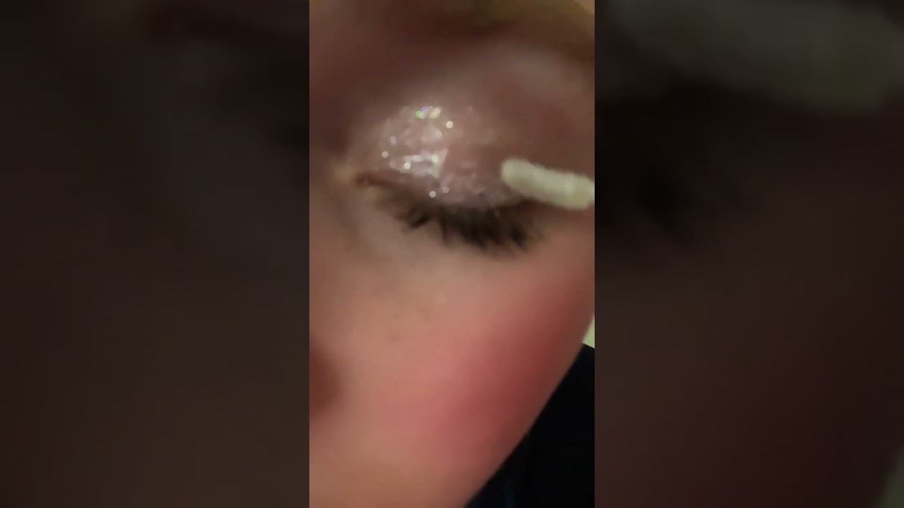 Liquid Glitter Eyeshadow - KimChi Chic in shade World Dominance! 