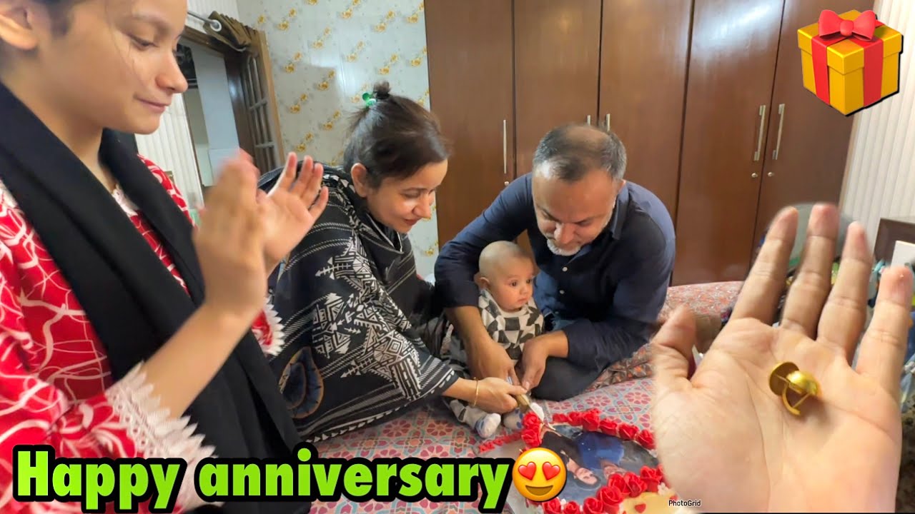 Я отпраздную годовщину свадьбы с Бэзилом, папа. Мама получила золотой подарок.