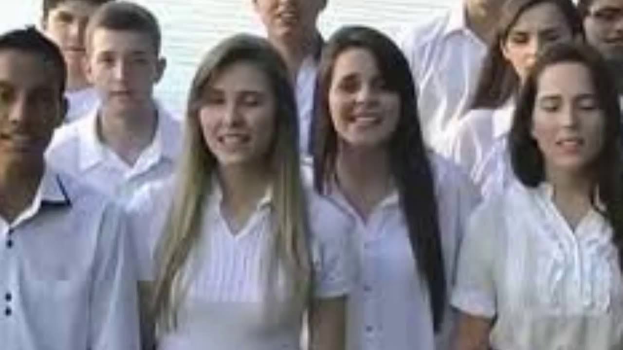 Coral de Marília, cantando hinos ccb