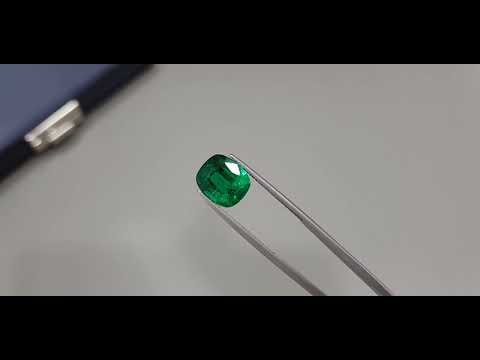 Vibrant green cushion cut no oil emerald 4.84 ct, Zambia Video  № 2