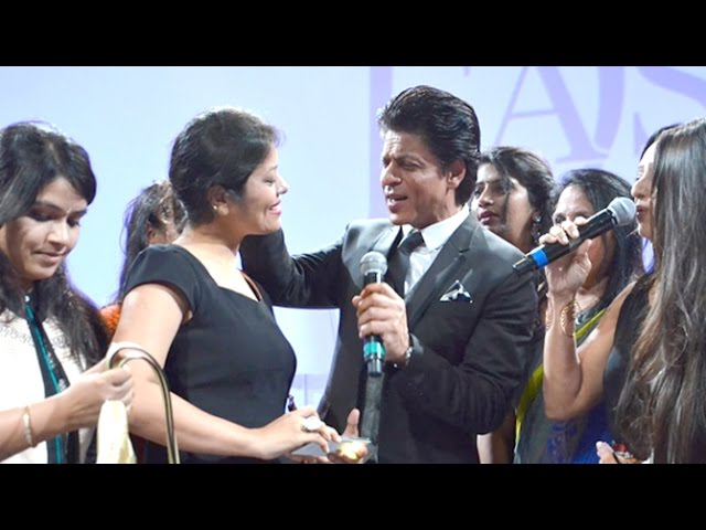 Shahrukh Khan's FUNNY Moments With Audience - YouTube