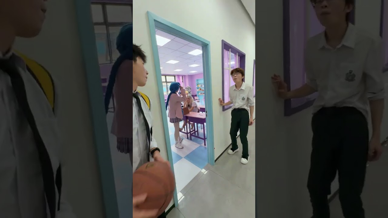 老师又被学生们戏耍了！#School  #shorts