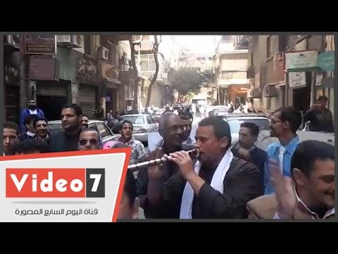 بالفيديو الموسيقيين يتظاهرون بالمزمار هانى شاكر يا أب هة إيه العظمة دى كل ها