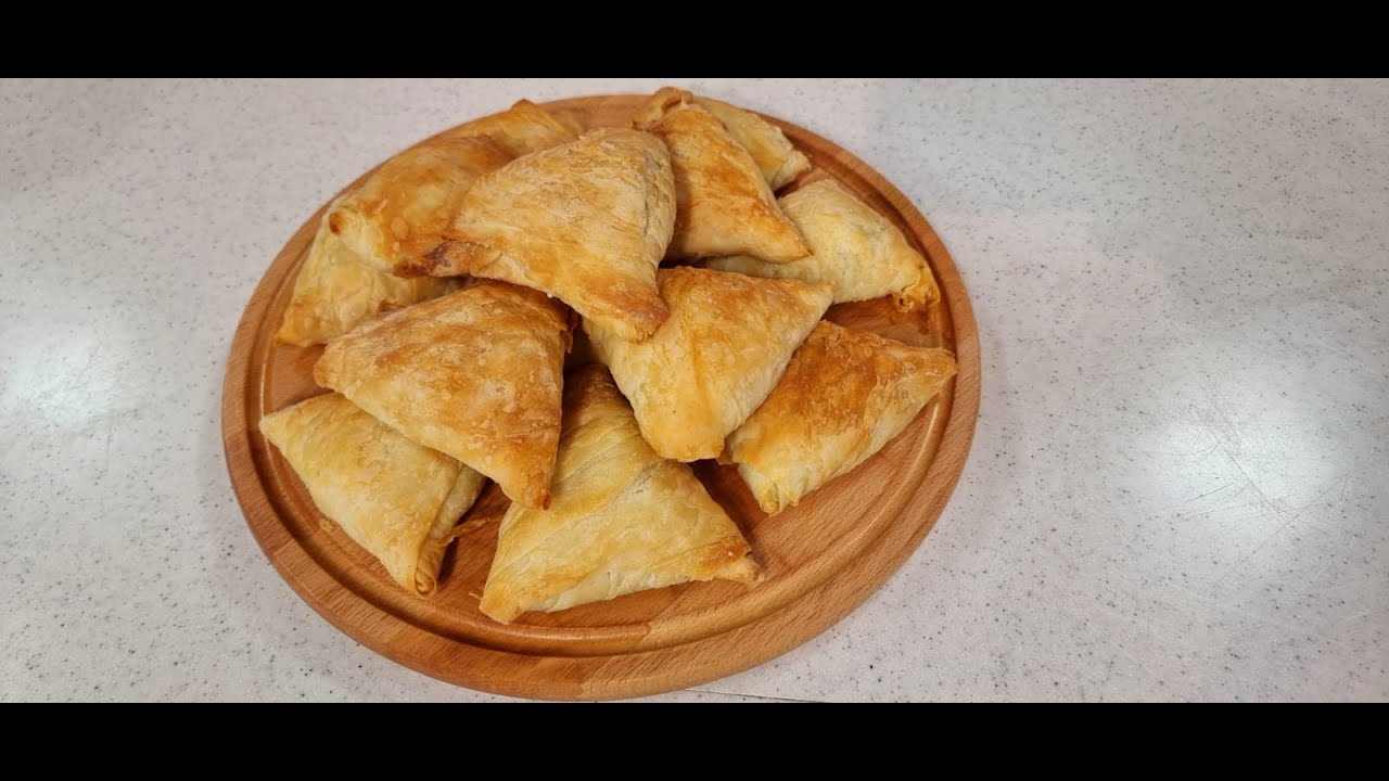 Shije Shtëpie - Byrek trekëndësha me gjizë dhe erëza nga Znj. Vjollca - Tv Klan