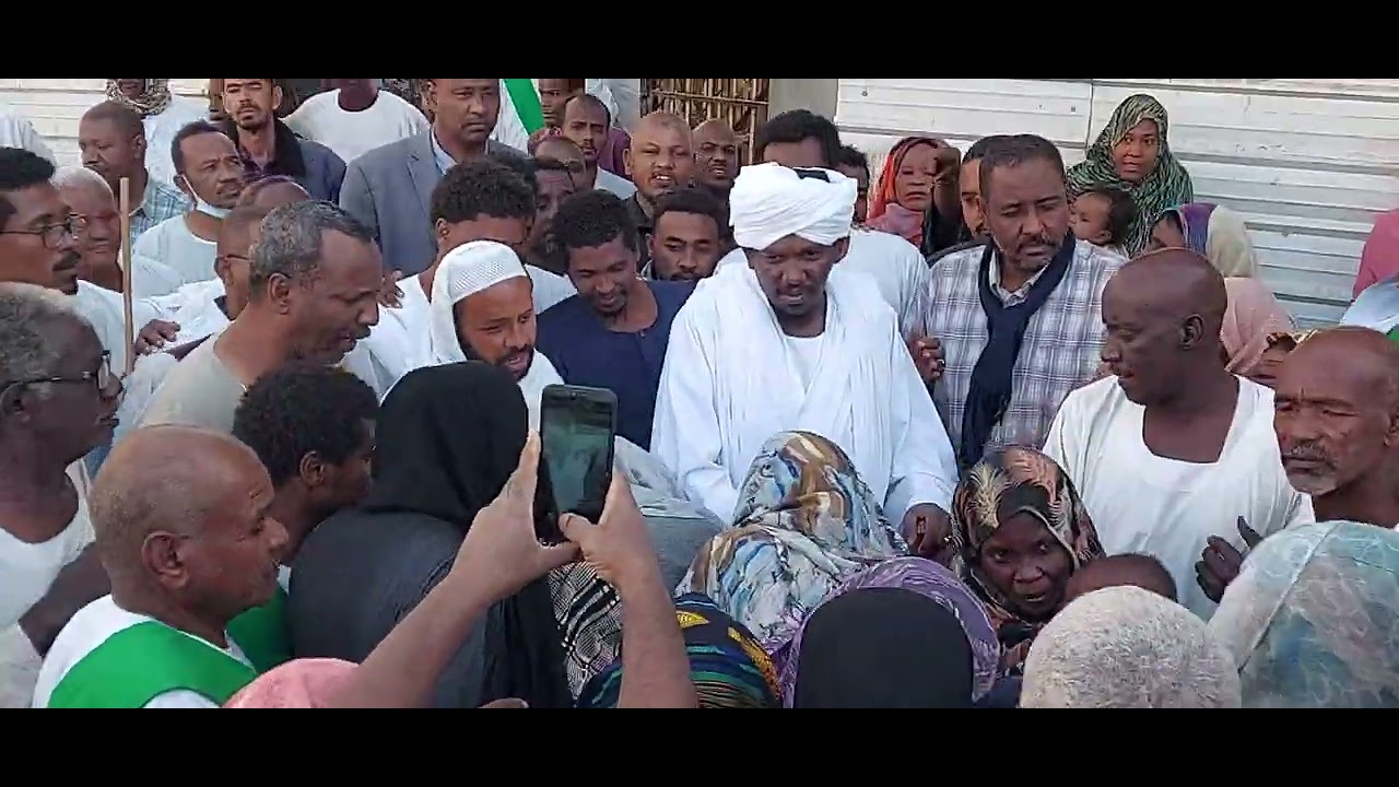 الخليفة الشيخ احمدالريح الشيخ عبدالله ازرق طيبة في زيارة له لمسيد وخلاوي الشيخ دفع الله الصائم ديمة