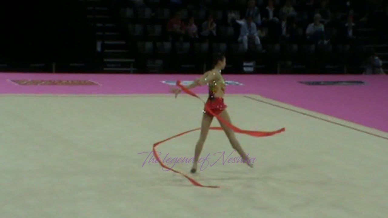 DENG Senyue (CHN) ribbon - 2011 Montpellier worlds Qualifs